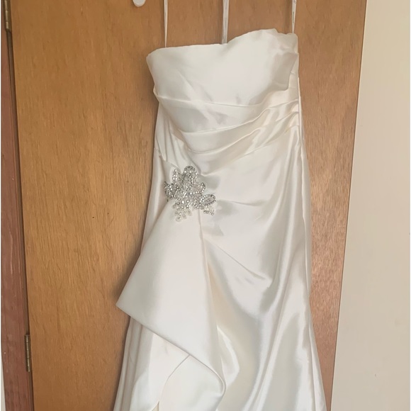 Wedding dress from David’s bridal - Picture 1 of 8